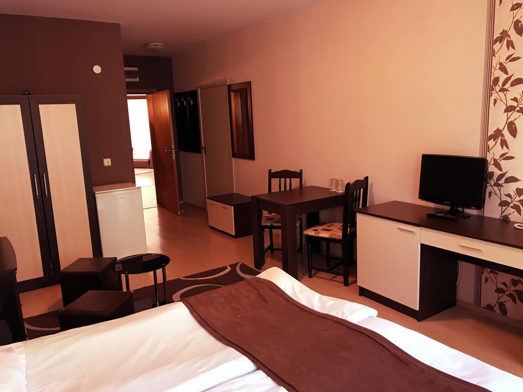 בורובץ Iceberg Hotel מראה חיצוני תמונה